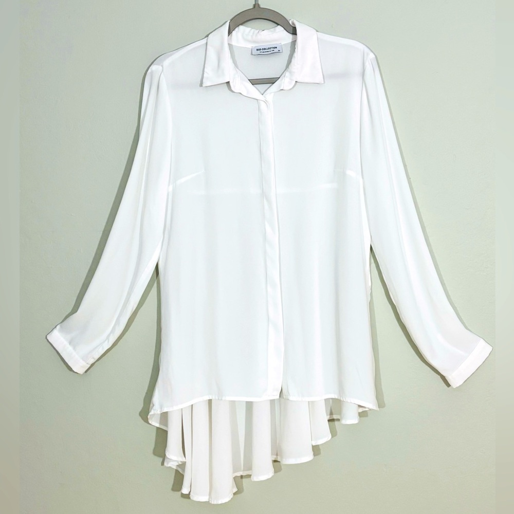 *BSB Collection white flowy high-low button blouse L